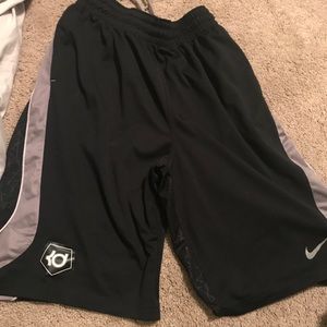 Black men’s Nike basketball shorts